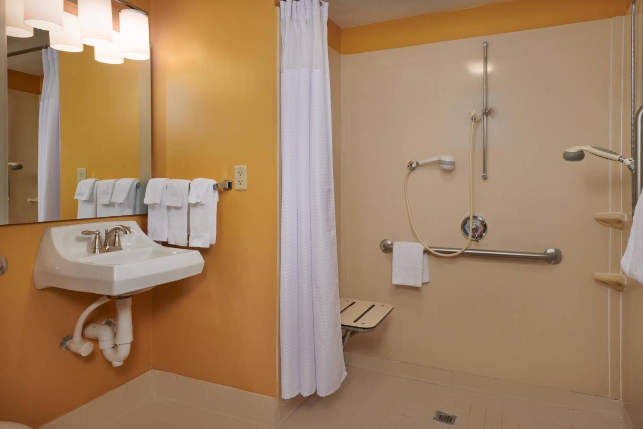 ทาวน์เพลส สวีท แทมปา นอร์ท/I-75 เฟลทเชอร์ Hotel Temple Terrace ภายนอก รูปภาพ